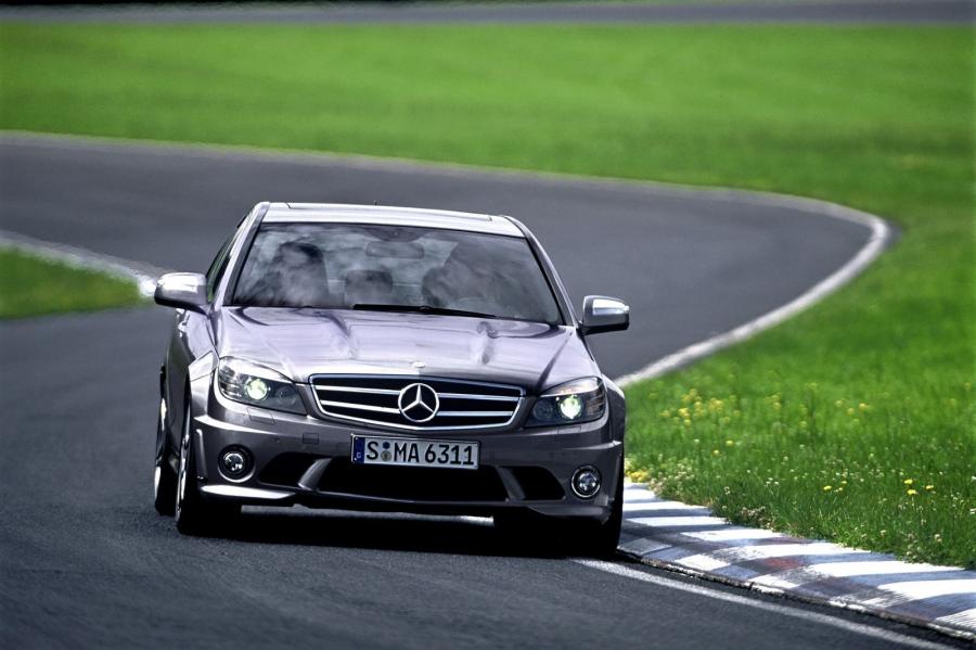  Mercedes-Benz C63 AMG 2007 года  (фото 15 из 27)
